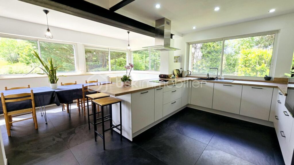 Maison 180 m² possibilité jusqu’à 6 chambres, panneaux photovoltaïques – 8 pièces – 5 chambres – 180 m²