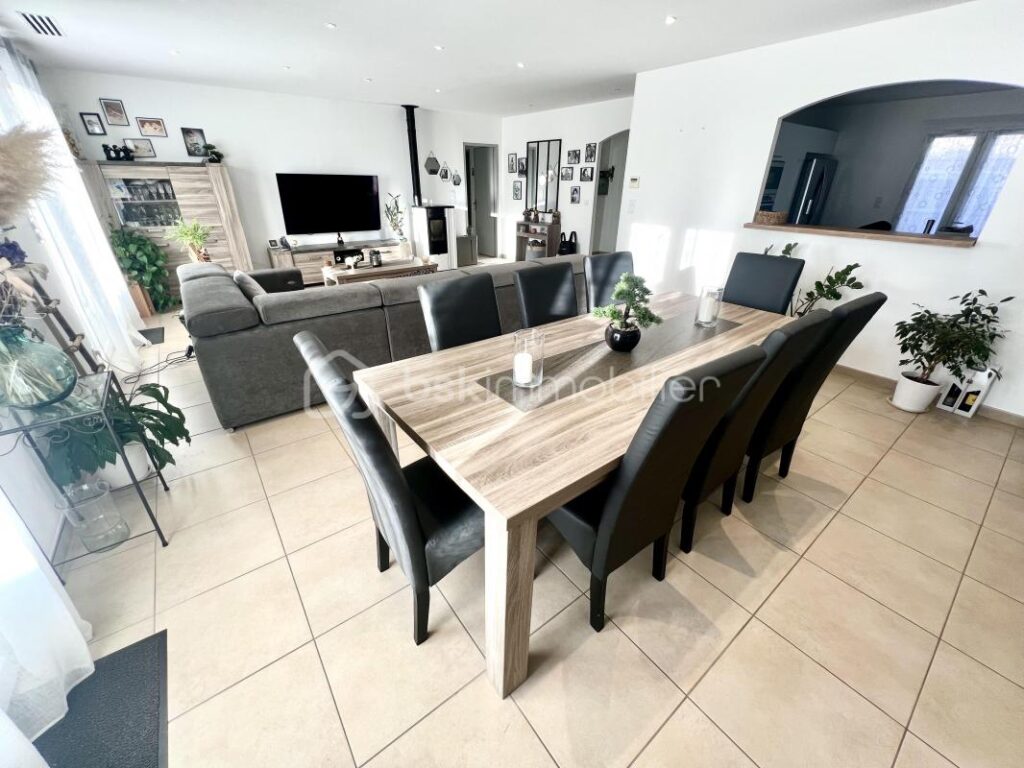 Villecroze (83690) – Villa de plain pied – 3 Chambres – Piscine – Garage – 4 pièces – 3 chambres – 115 m²