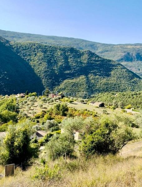 Terrain à vendre à Pierrefeu