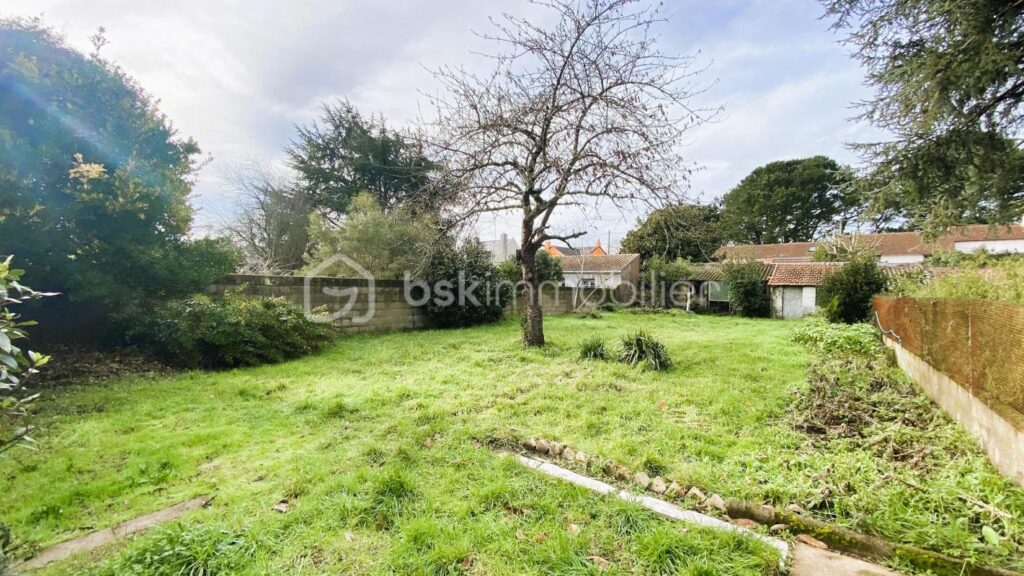 Maison 110m², 2 chambres , mezzanine, jardin 500m², dépendances – 5 pièces – 2 chambres – 112 m²