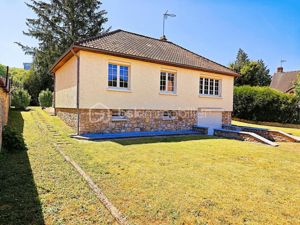 Maison de plain-pied de 80 m² sur sous-sol total sur terrain entièrement constructible et divisible de 1457 m² – 4 pièces – 2 chambres – 80 m²