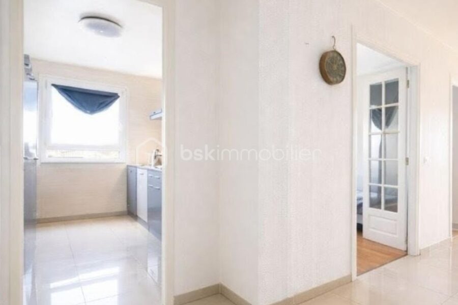 Appartement à vendre à Paris 18e arrondissement — Vue sur la ville — photo 5