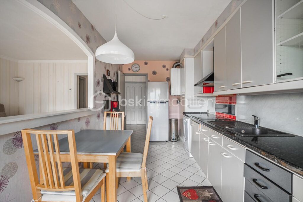 T4 89 m2 spacieux avec balcon – Copro sécurisée Grenoble – 4 pièces – 3 chambres – 90 m²