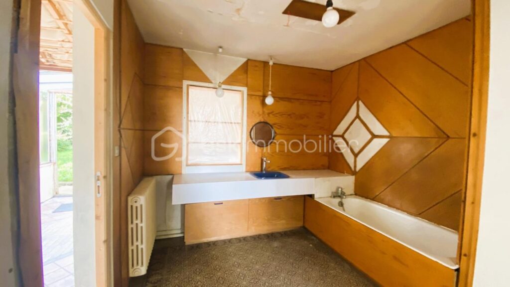 Maison 110m², 2 chambres , mezzanine, jardin 500m², dépendances – 5 pièces – 2 chambres – 112 m²