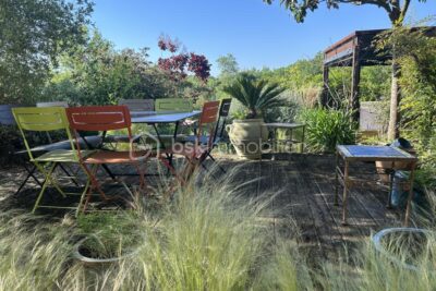 MAGNIFIQUE PROPRIETE EN PIERRES – VUE – CALME – GITES – DEPENDANCES – SOURCE – ETANG – NR pièces – NR chambres – 885 m²