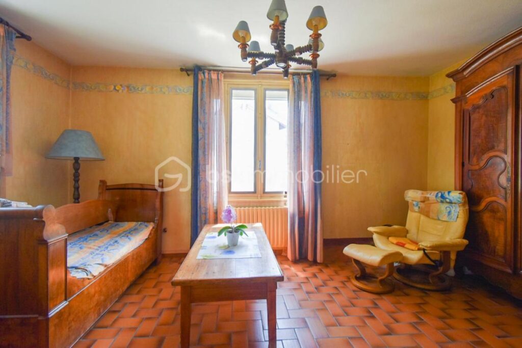 Maison familiale de 167m2 proche commodités – 7 pièces – 5 chambres – 167 m²