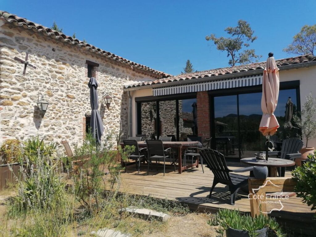 MAS BERGERIE PLEINE NATURE SANS VIS A VIS – 9 pièces – 4 chambres – 250 m²