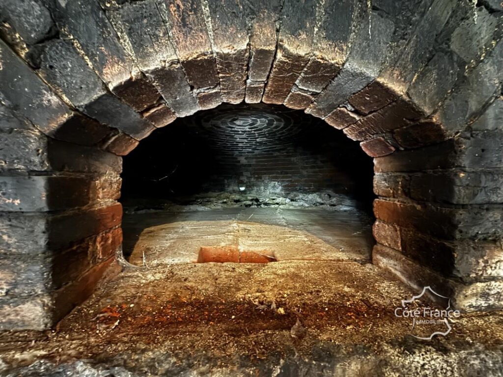 Corps de ferme avec maison d’habitation, plusieurs grandes d – 6 pièces – 3 chambres – 98 m²