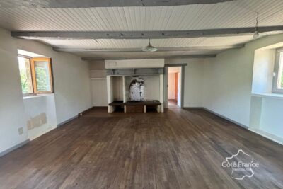 Très charmante maison Auvergnate à rénover, avec beau jardin – 5 pièces – 3 chambres – 75 m²