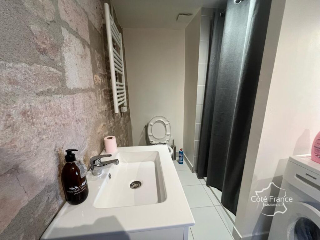 Demeure médiévale de charme avec vues imprenables au coeur de – 4 pièces – 2 chambres – 127 m²