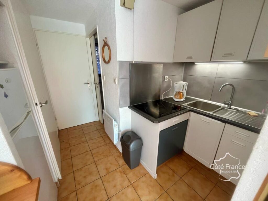 Spacieux Rez de jardin d’une chambre et cabine secteur Riche – 2 pièces – 1 chambre – 33 m²