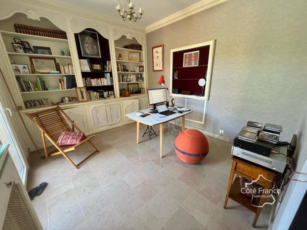 Élégante propriété familiale avec dépendance, terrain, pisci – 8 pièces – 5 chambres – 236 m²