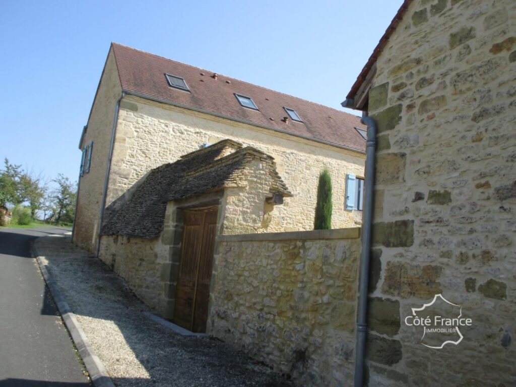 DORDOGNE-SARLAT LA CANEDA: ENSEMBLE IMMOBILIER DE GITES – NR pièces – 15 chambres – 720 m²