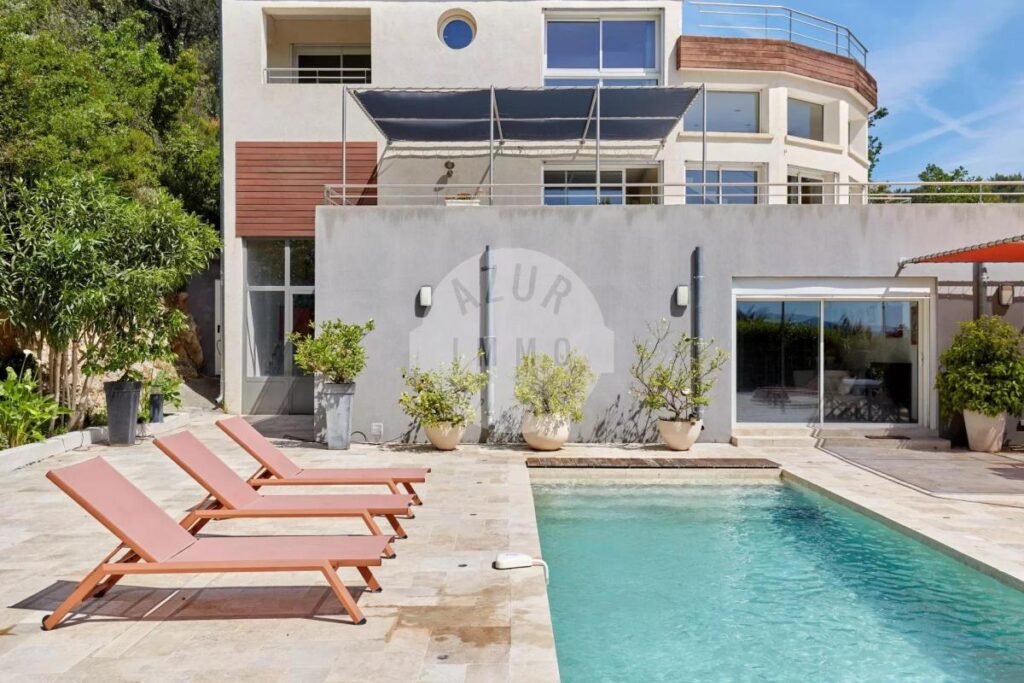 Villa d’exception Domaine privé Lascours – 6 pièces – 4 chambres – 350 m²