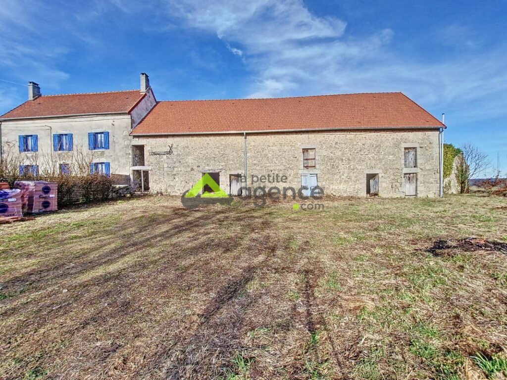 Grange de 200 m2 – AHUN – 2 pièces – 1 chambre – 200 m²