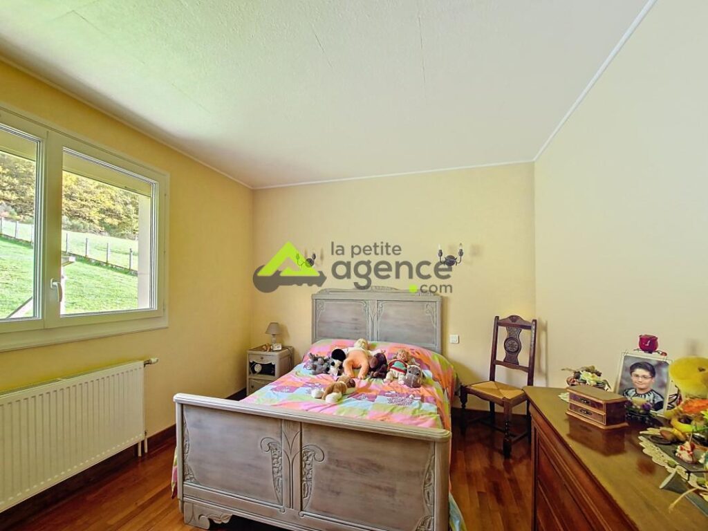 Maison sur sous-sol – BOURGANEUF – 5 pièces – 4 chambres – 125 m²