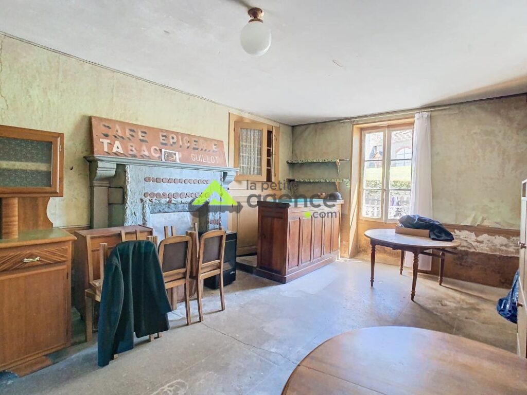 Maison de Village 9 pièces – 216 m2 – 9 pièces – 4 chambres – 216 m²