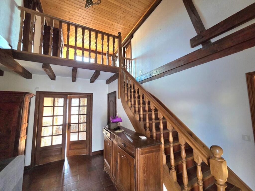 MAISON 7 PIECES 147 M² SUR TERRAIN DE 12 ARES 375000 EUROS – 7 pièces – 5 chambres – 147 m²