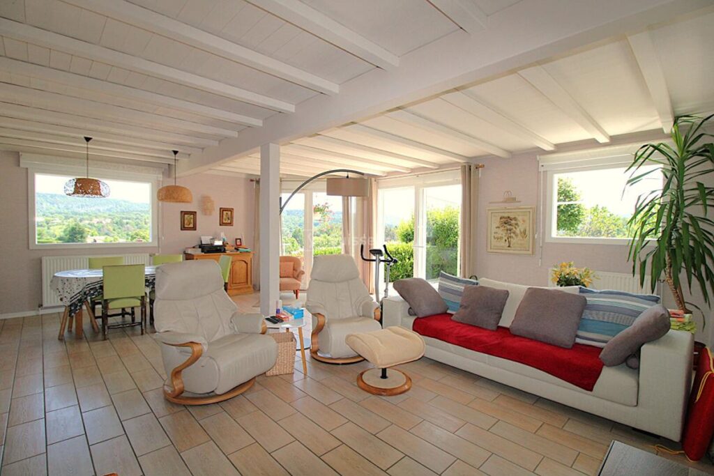 Maison 5 pièce(s) 145.23 m2 sur Terrain de 10 596 m2 – 6 pièces – 3 chambres – 145 m²