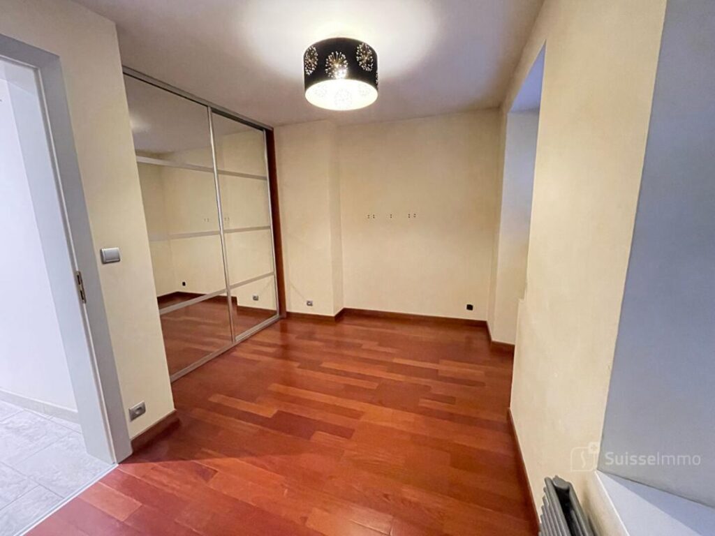 Vieille ville sur la place d’armes, bel appartement 5 pièces de 91.85M2 – 5 pièces – 3 chambres – 91 m²