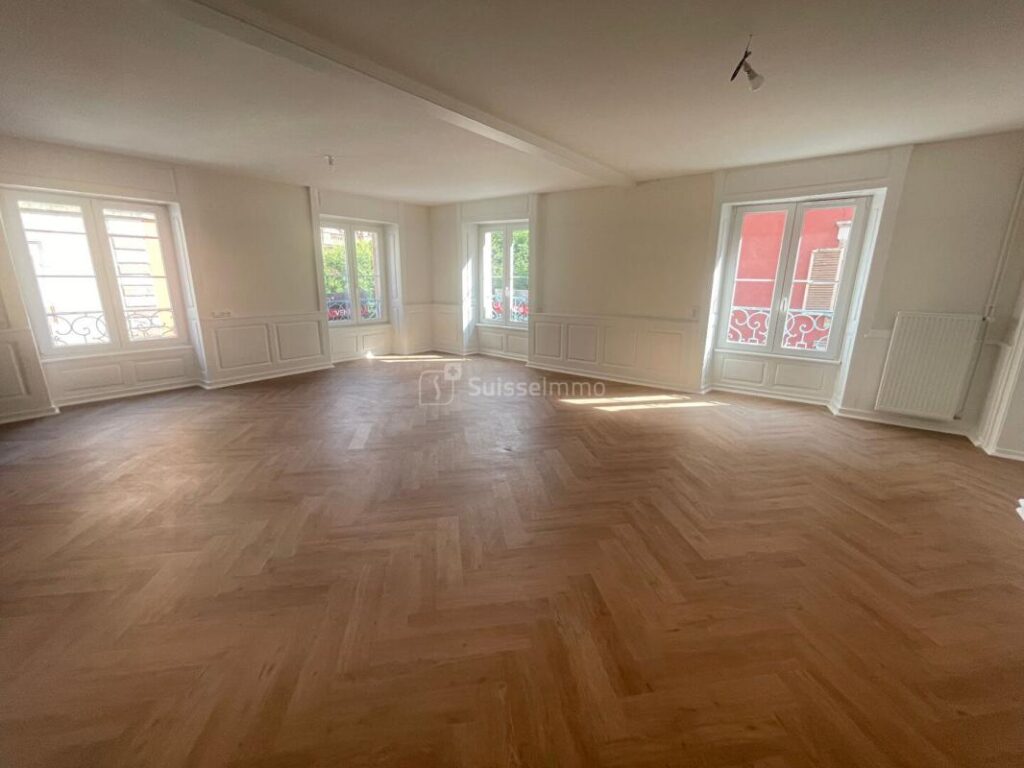 Au coeur de la Vieille Ville, bel appartement, entièrement rénové, de 107M2 – 4 pièces – 3 chambres – 107 m²