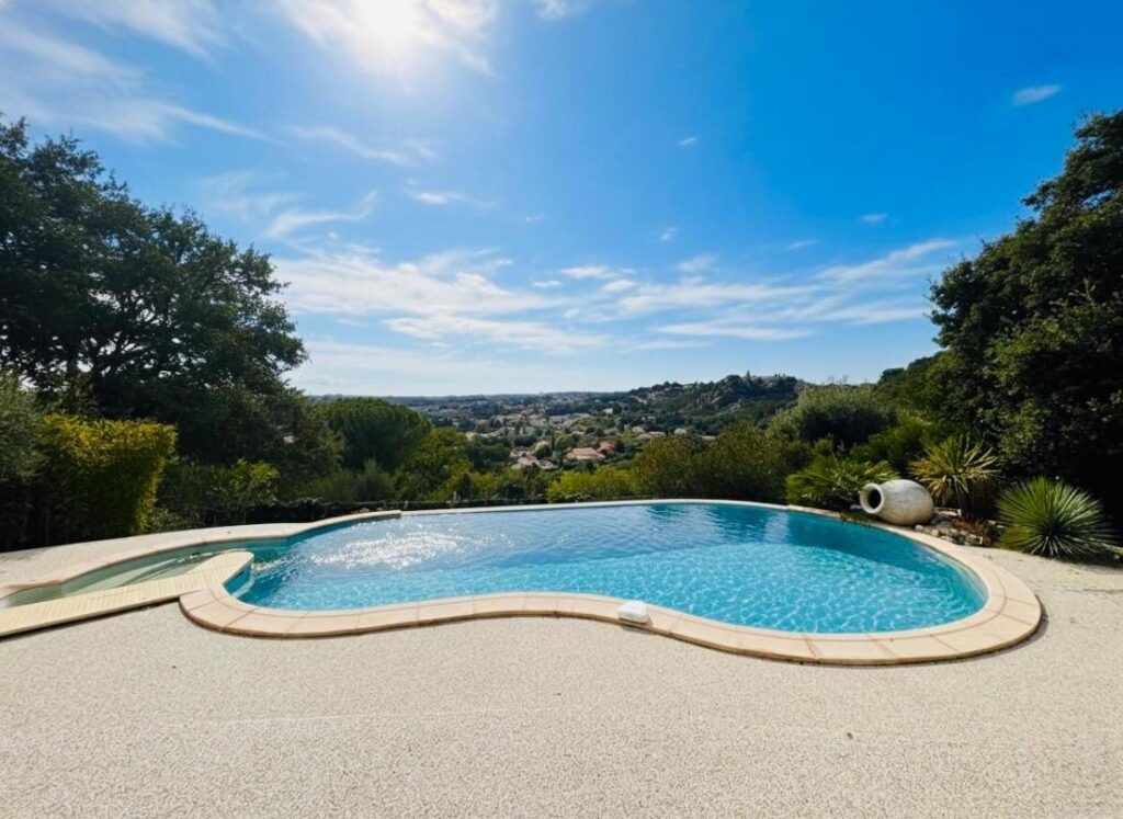 Maison à vendre Rochefort-du-Gard – 6 pièces – 4 chambres – 202 m²