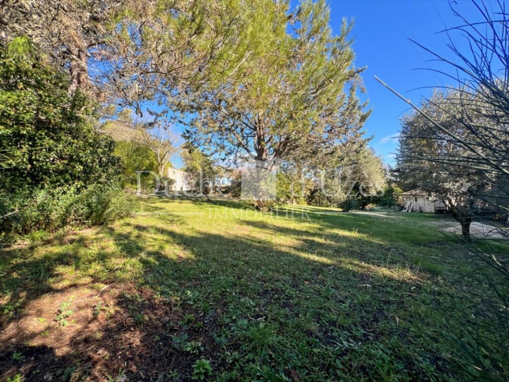 Terrain – NR pièces – NR chambres – 1090 m²