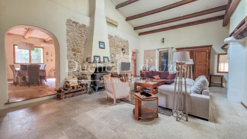 Maison en pierre – 8 pièces – 4 chambres – 160 m²