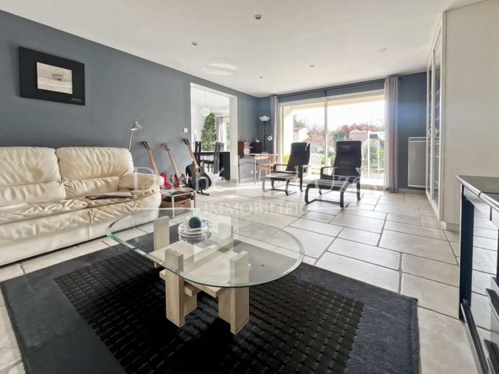 Maison – 8 pièces – 6 chambres – 180 m²