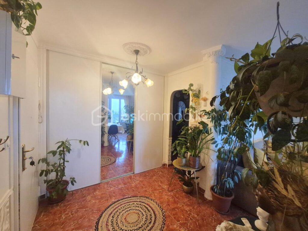 Appartement 3 pièces avec balcon, parking privatif et cellier situé au Domaine du Château Chilly Mazarin – 3 pièces – 2 chambres – 62 m²
