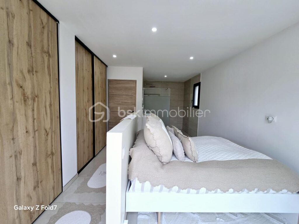 Contemporaine plain-pied T5 proche centre ville – 5 pièces – 4 chambres – 148 m²