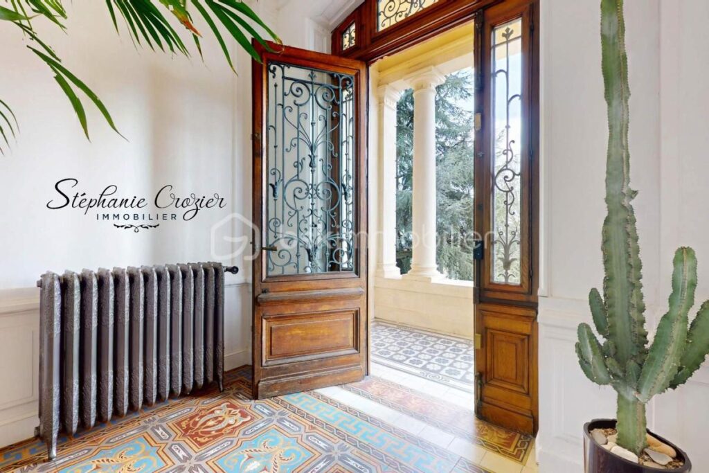 T5 Duplex de prestige avec terrasse, parc classé, Château du XIX – Accès TGV Paris – 5 pièces – 4 chambres – 115 m²