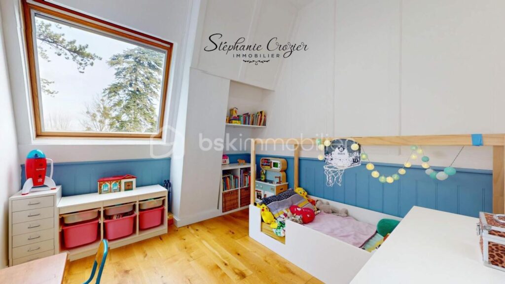 T5 Duplex de prestige avec terrasse, parc classé, Château du XIX – Accès TGV Paris – 5 pièces – 4 chambres – 115 m²