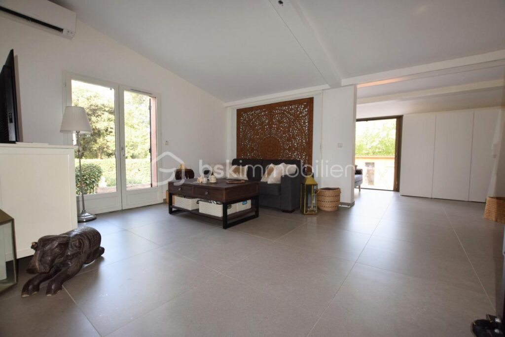 MAGNIFIQUE MAISON RÉNOVÉE 3 PIÈCES PLAIN-PIED DANS UN DOMAINE DE RÊVE – 3 pièces – 2 chambres – 72 m²