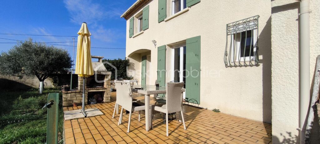 MAISON DE 5 PIÈCES DE 102 M2 HABITABLE , SUR UN ÉTAGE , AVEC 4 CHAMBRES , UN GARAGE ET UN JARDIN SUR SALON DE PROVENCE – 5 pièces – 4 chambres – 102 m²