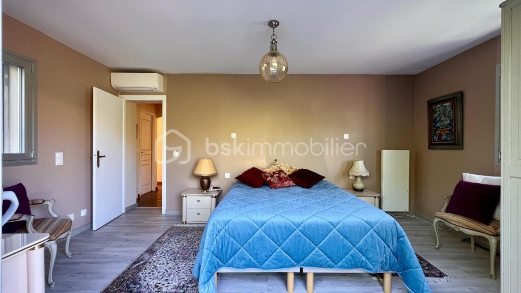 Villa 6 pièces, Piscine, Double garage, Calme, Quartier résidentiel – 6 pièces – 4 chambres – 150 m²