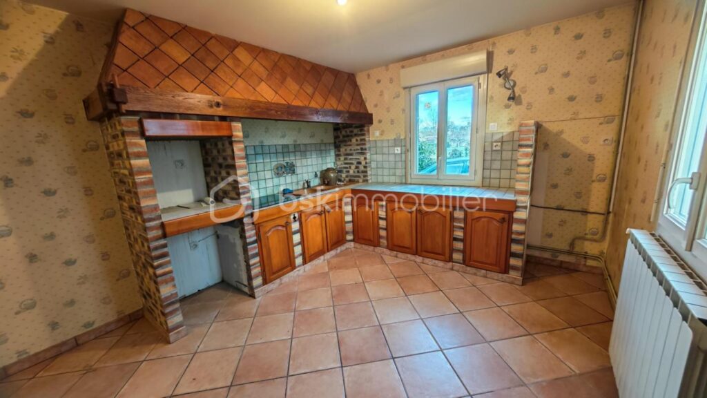 Charmante maison mitoyenne authentique 104 m² habitable environ – 4 pièces – 2 chambres – 112 m²