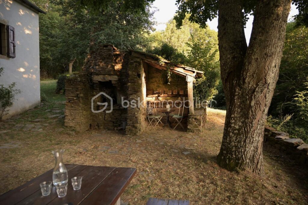 Enorme propriété dans la nature proche des Cévennes – 8 pièces – 5 chambres – 165 m²