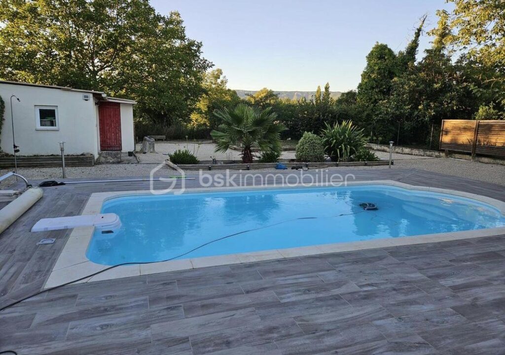 Villa rénovée avec piscine – vue Luberon – 5 pièces – 3 chambres – 110 m²