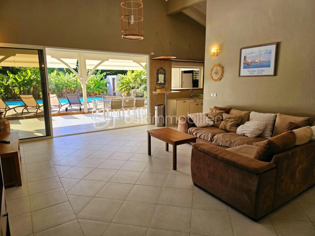 MAISON ET BUNGALOW T2 PROCHE MER – 6 pièces – 4 chambres – 189 m²