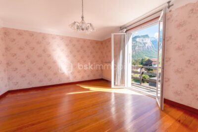 74300 – MAGLAND – GRANDE MAISON DE VILLAGE – PROJET DE RÉNOVATION – SITUATION AU CALME ET ENSOLEILLÉE – 3 NIVEAUX, 270M² DE SURFACE TOTALE POUR 170M² HABITABLES – 8 pièces – 4 chambres – 170 m²