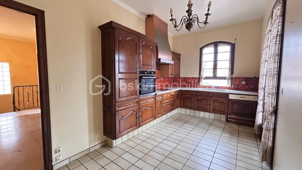 VILLA 188 m² Prades – 8 pièces – 5 chambres – 188 m²