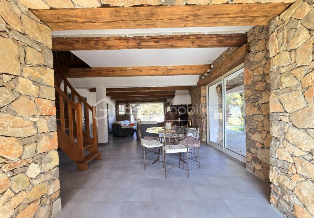 MAS de CARACTERE en Pierre – Havre de Paix avec Piscine et Oliveraie – 7 pièces – 5 chambres – 195 m²