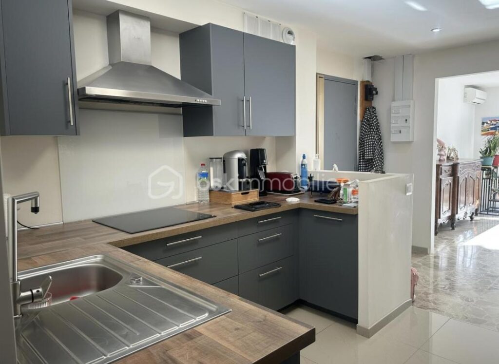 Appartement rénové tout confort 3 pièces avec terrasse et garage – 3 pièces – 2 chambres – 85 m²