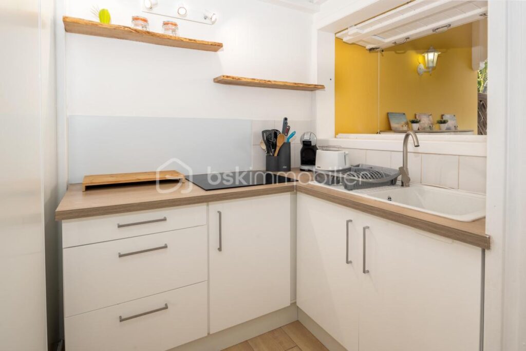 Jolie maison mitoyenne dans petite copropriété avec piscine – 2 pièces – 1 chambre – 33 m²