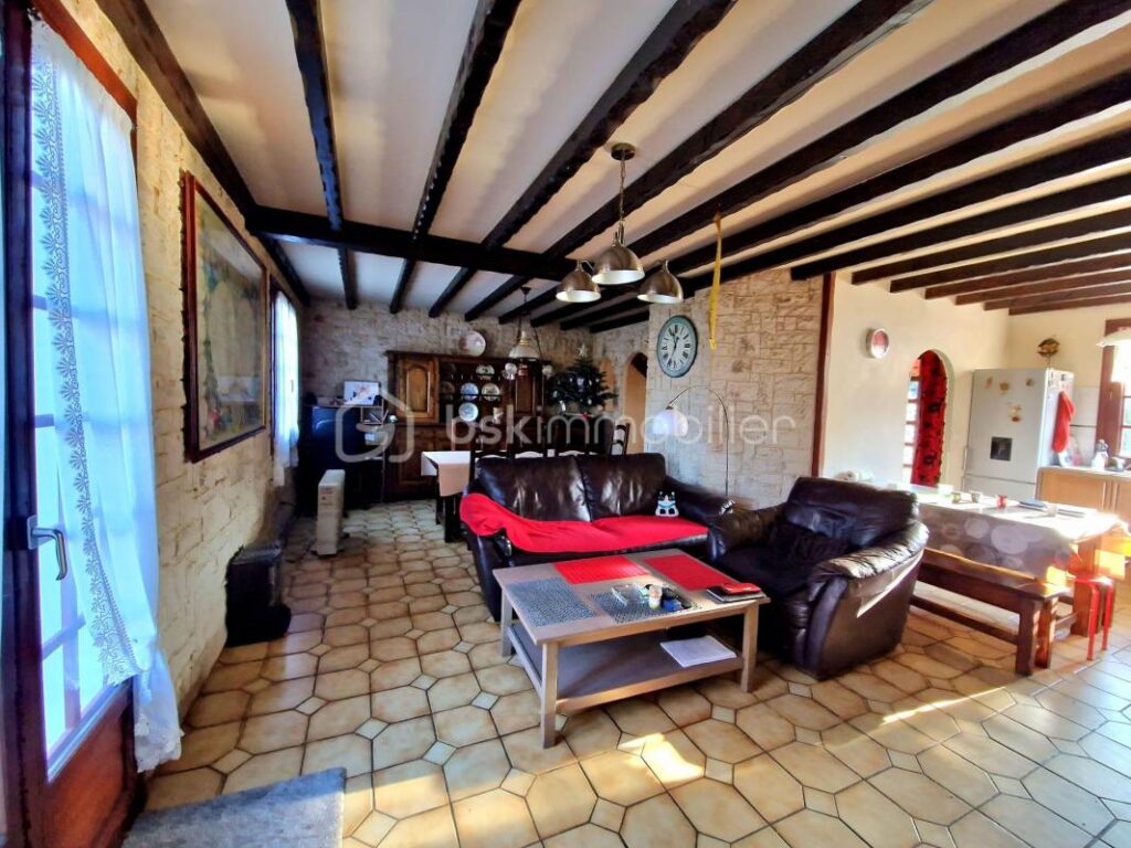 Maison de 147 m2 – 8 pièces – 5 chambres – 119 m²