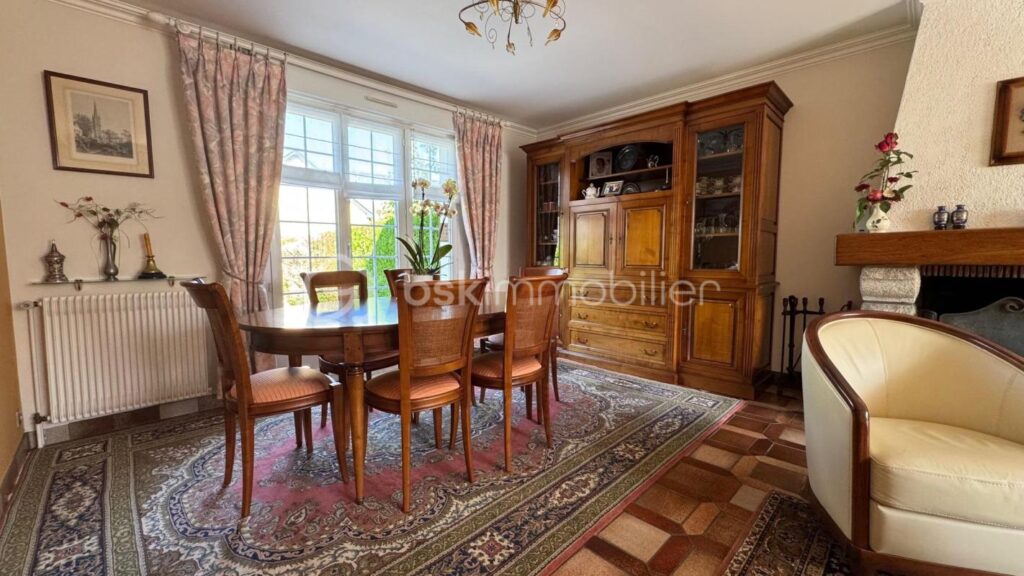 CHARMANTE MAISON TRADITIONNELLE – 8 PIÈCES – 5 CHAMBRES + 1 BUREAU – SOUS-SOL COMPLET – JARDIN CLOS ET ARBORÉ – 8 pièces – 6 chambres – 136 m²