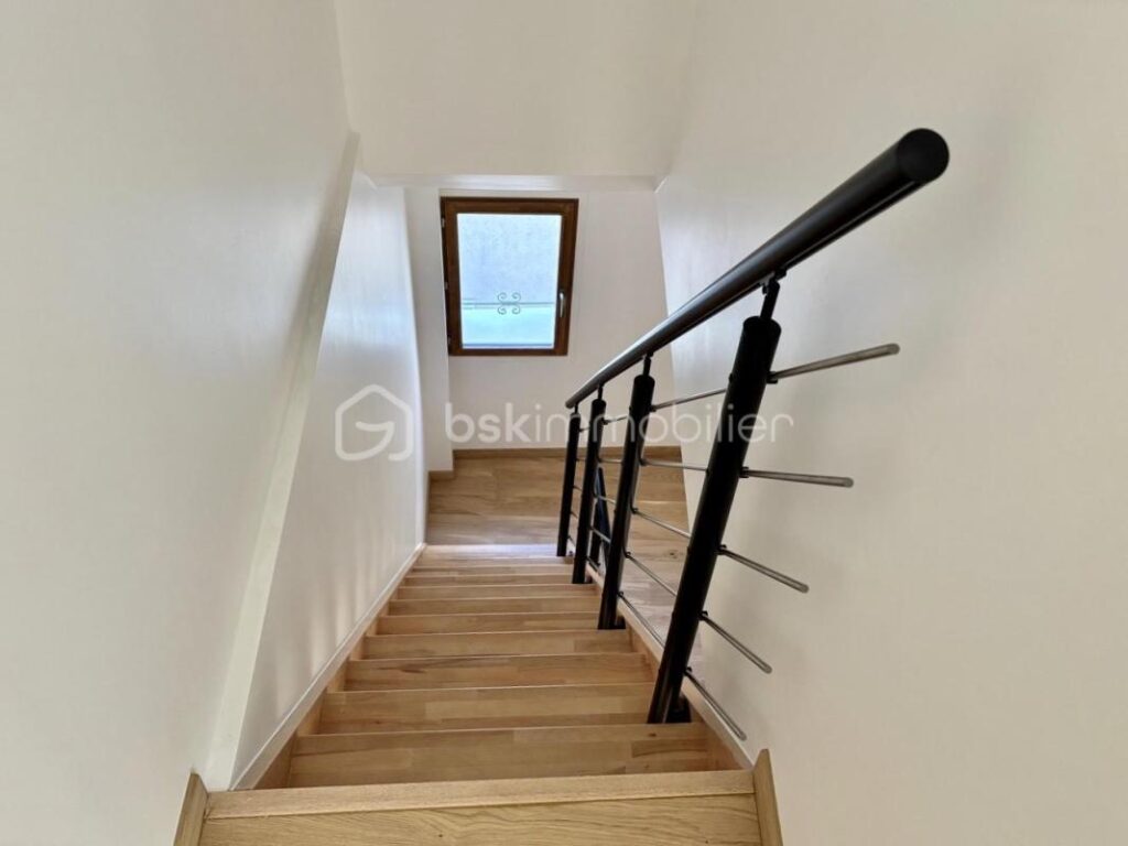 VENDS MAISON DE VILLE A MARNES-LA COQUETTE – 3 pièces – 2 chambres – 79 m²