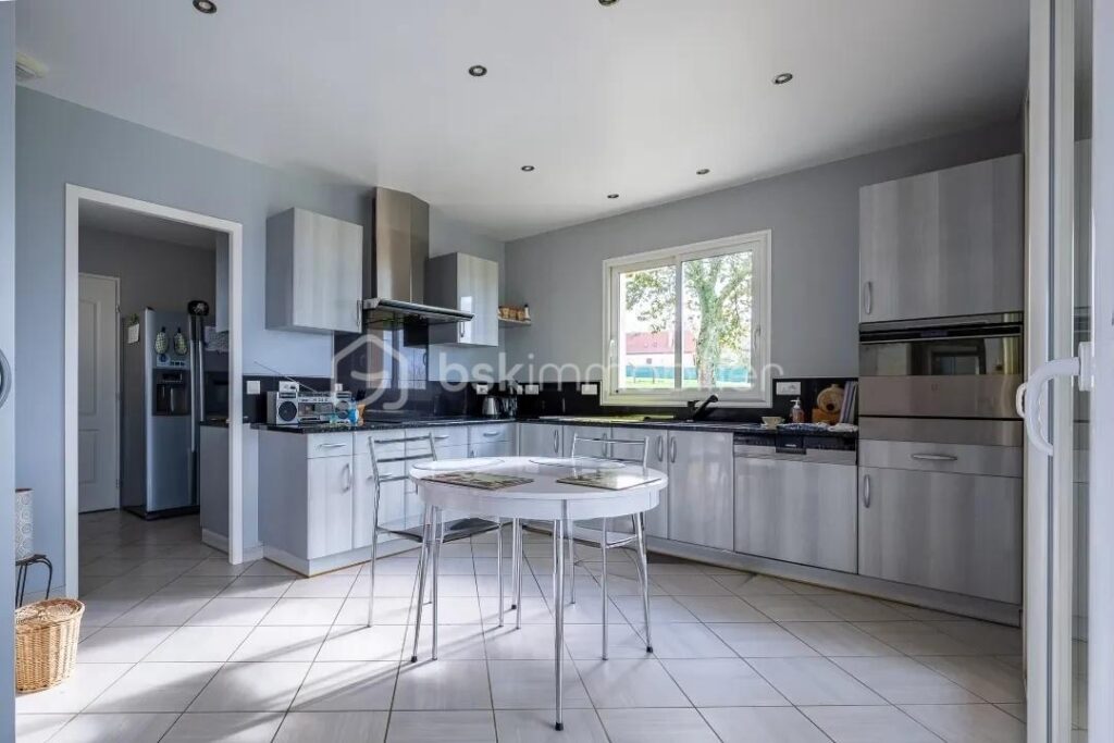 À VENDRE – À 7 min de Morlaàs , Maison contemporaine de plain pied – 133 m² – Terrain 2619 m² – Vue Pyrénées – Prestations haut de gamme – 4 pièces – 3 chambres – 132 m²