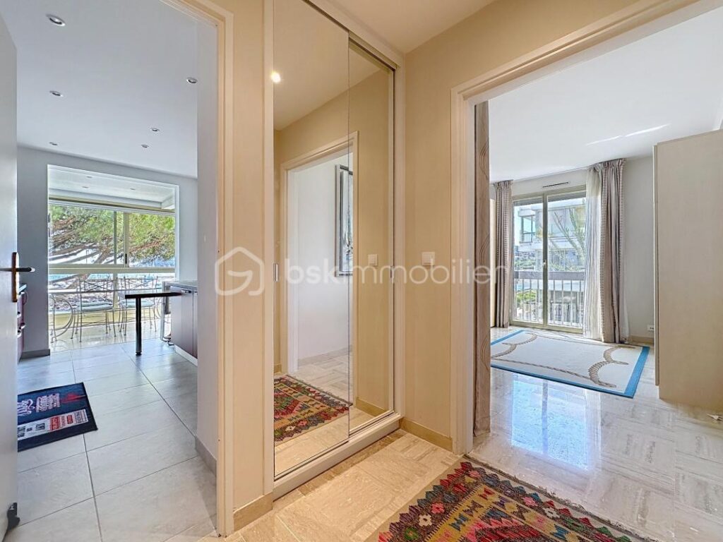 VUE MER – La Napoule, Appartement de 93m2 en front de mer dans une résidence prisée de prestige – 3 pièces – 2 chambres – 93 m²